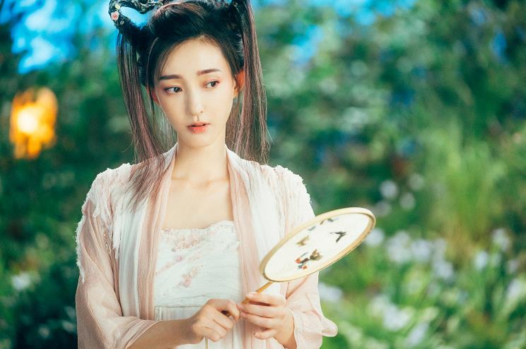 王丽坤沈月等女神集结侍神令四美贺岁