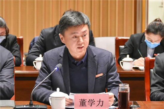 郑州财经学院党委副书记董学力发表讲话