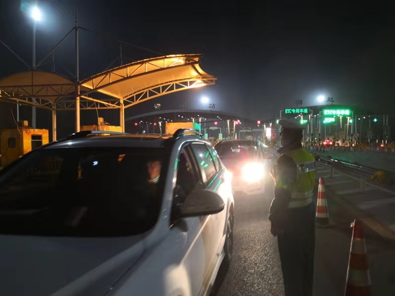 老司机酒后侥幸驾车02被查后连说后悔死了