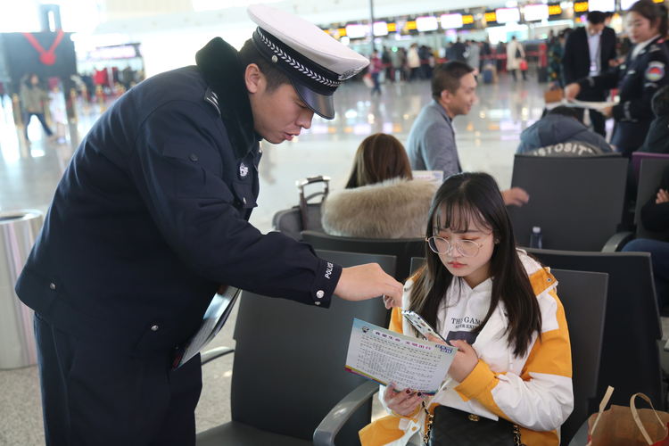 来源:河南省公安厅机场公安局交警支队 通讯员:赵博 邢旭强大象新闻