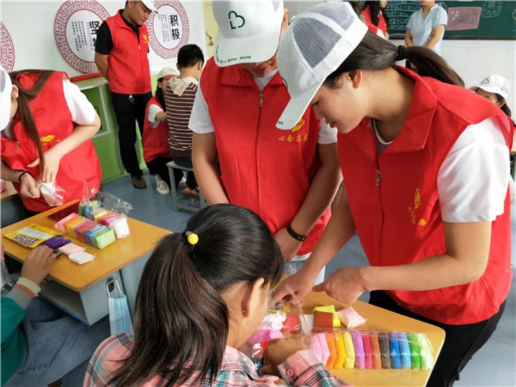 善行新郑!新郑市志愿者关爱聋哑儿童,温暖无声世界