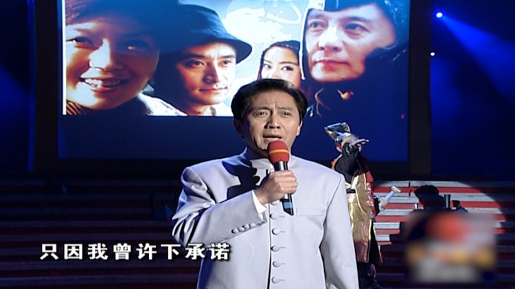 听过梨园春主持人唱《神话》吗?倪宝铎认真表演,关枫出场时我笑了