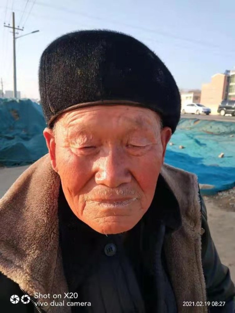 交警执勤遇走失老人人脸识别助其回家