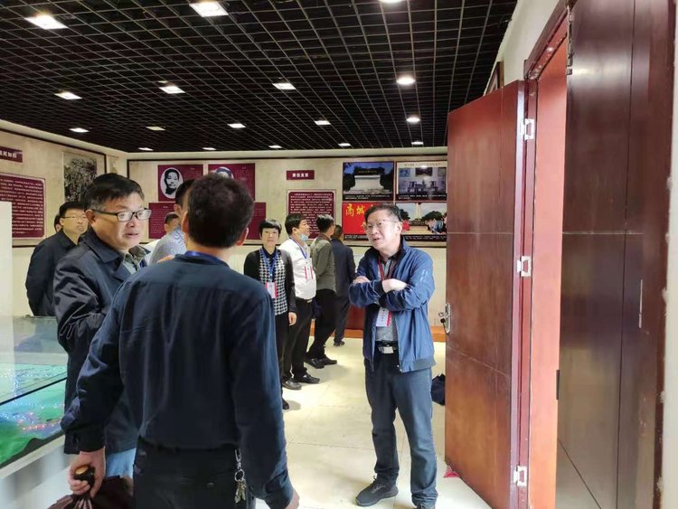 固始县政协副主席李涛率政协委员及文广旅局局长祝孔勇来马堽集乡大