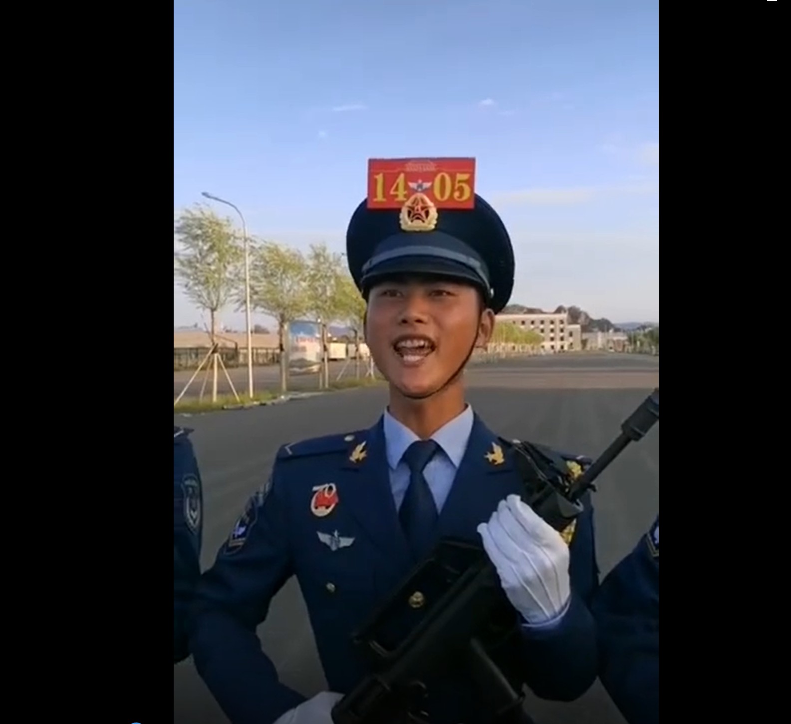 空军方队仅一排就仨河南人啥也不说了低调