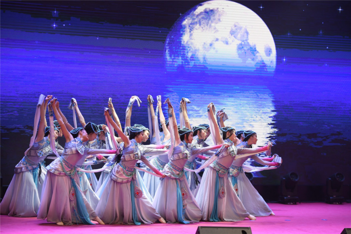 汉语桥比赛郑州启幕105国选手高喊烩面胡辣汤