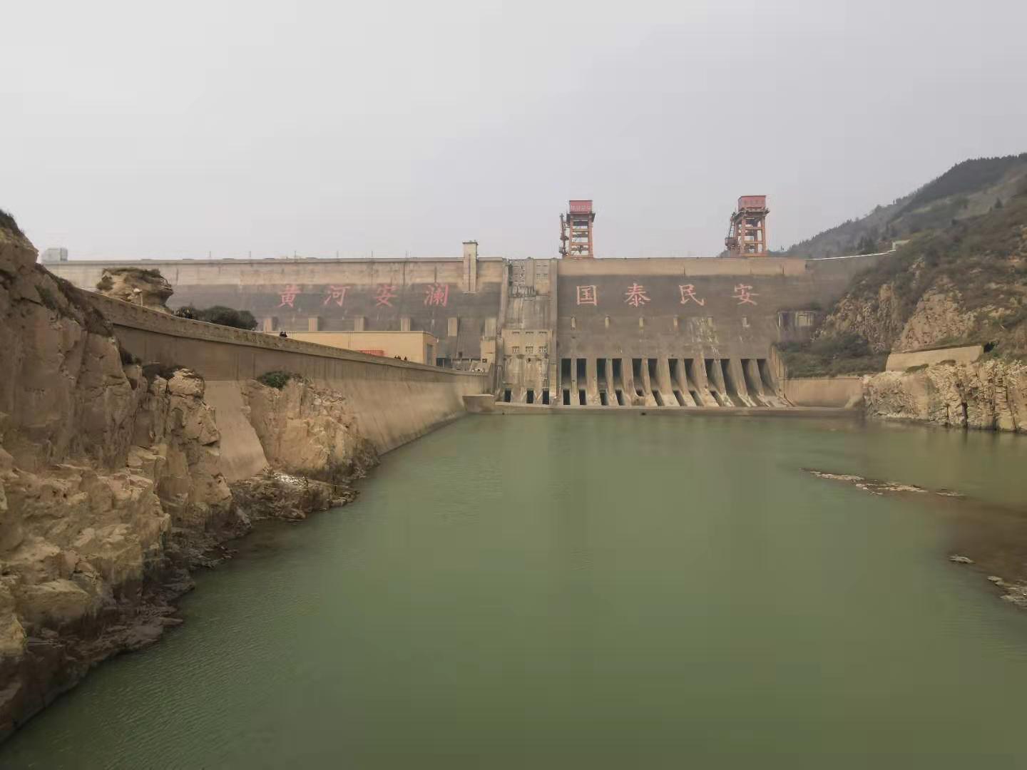 三门峡水利枢纽"蓄清排浑"运用以来,库区冲淤基本平衡,黄河含沙量逐年