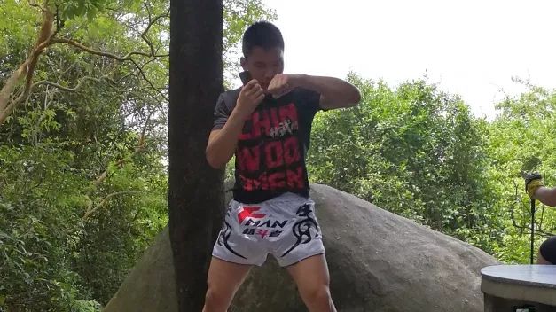 拳拳到肉一拳ko他打拳的样子像极了泰森