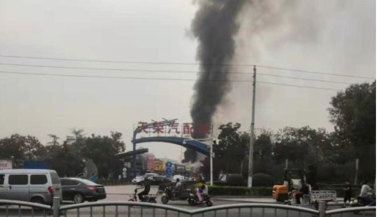 郑州天荣汽配城一年两场火 “燃点”咋恁低？