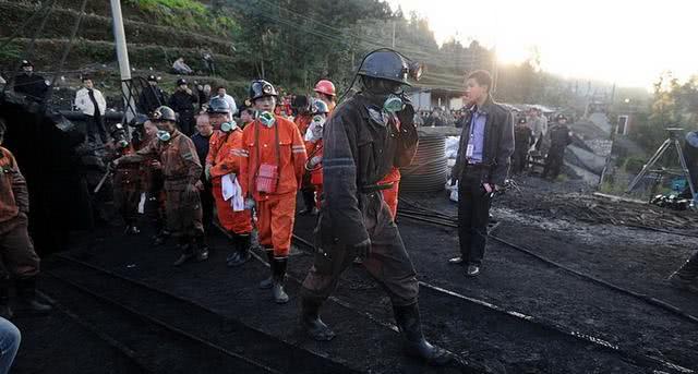 巴隆图煤矿事故图片