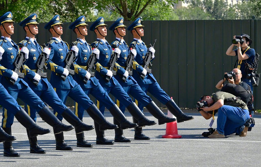 外媒记者走进阅兵训练场