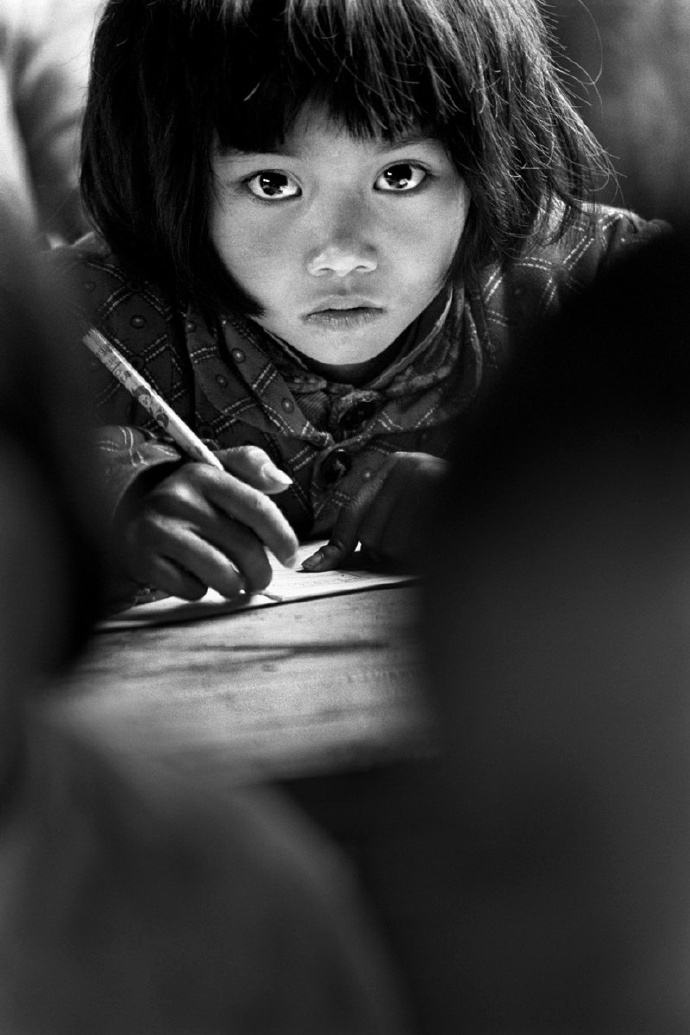 70年中国从文盲占八成走向高等教育普及化