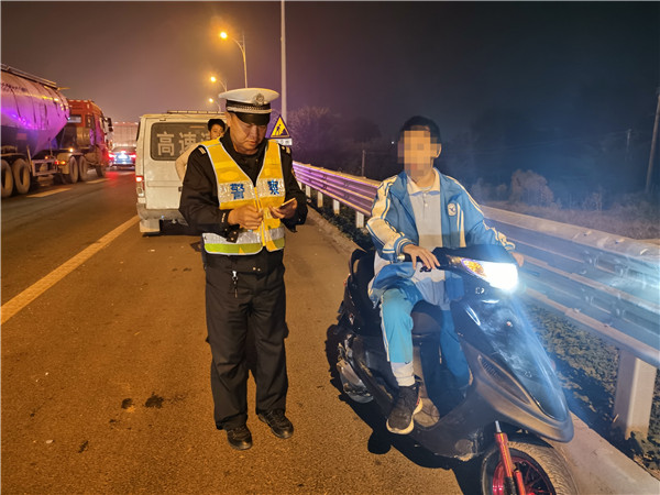 郑州13岁少年骑电车找同学迷路 从陇海路高架直接上了高速