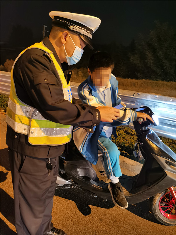 郑州13岁少年骑电车找同学迷路 从陇海路高架直接上了高速