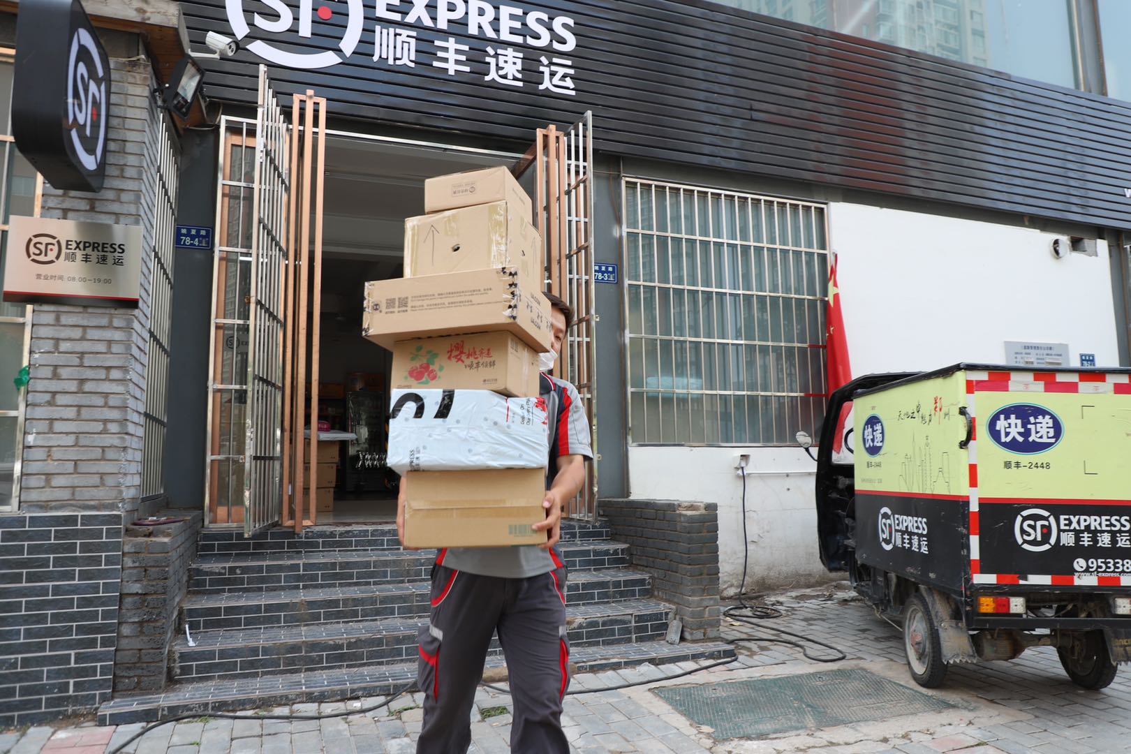 1000万吨双11商品备货进入菜鸟仓库,各大快递企业也纷纷开启双十一预