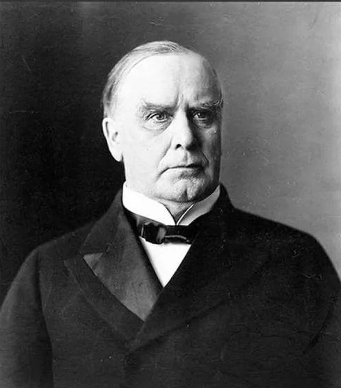 1881年7月2日,加菲尔德在华盛顿一个火车站参加活动,当时身边没有警卫