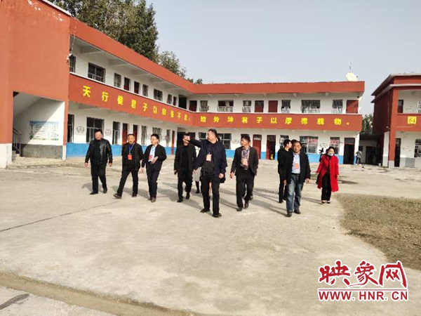 汝南县梁祝镇县、乡人大代表视察基础教育工作