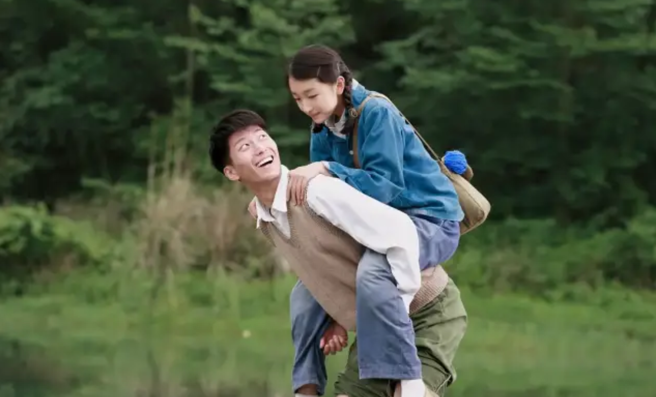 新闻事业部夜读月|《山楂树之恋》:什么样的爱情,能让女人越活越好?