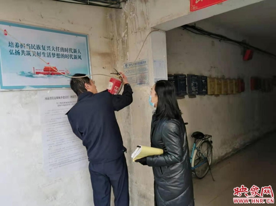 郑州基层社区联合片警 开展消防安全大检查