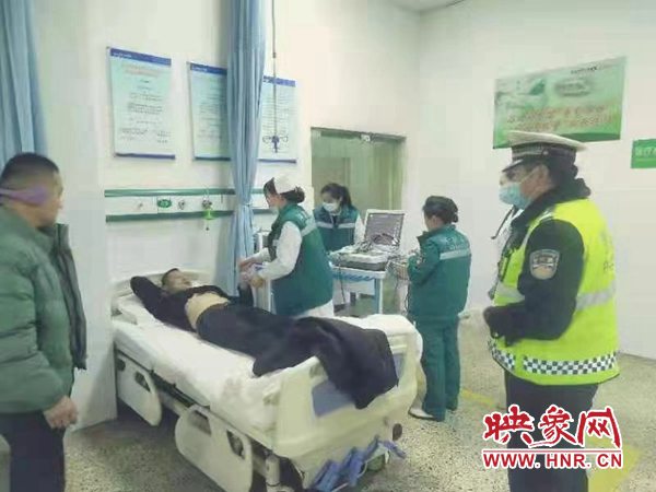 林州：交警开辟“绿色通道” 紧急护送患者就医