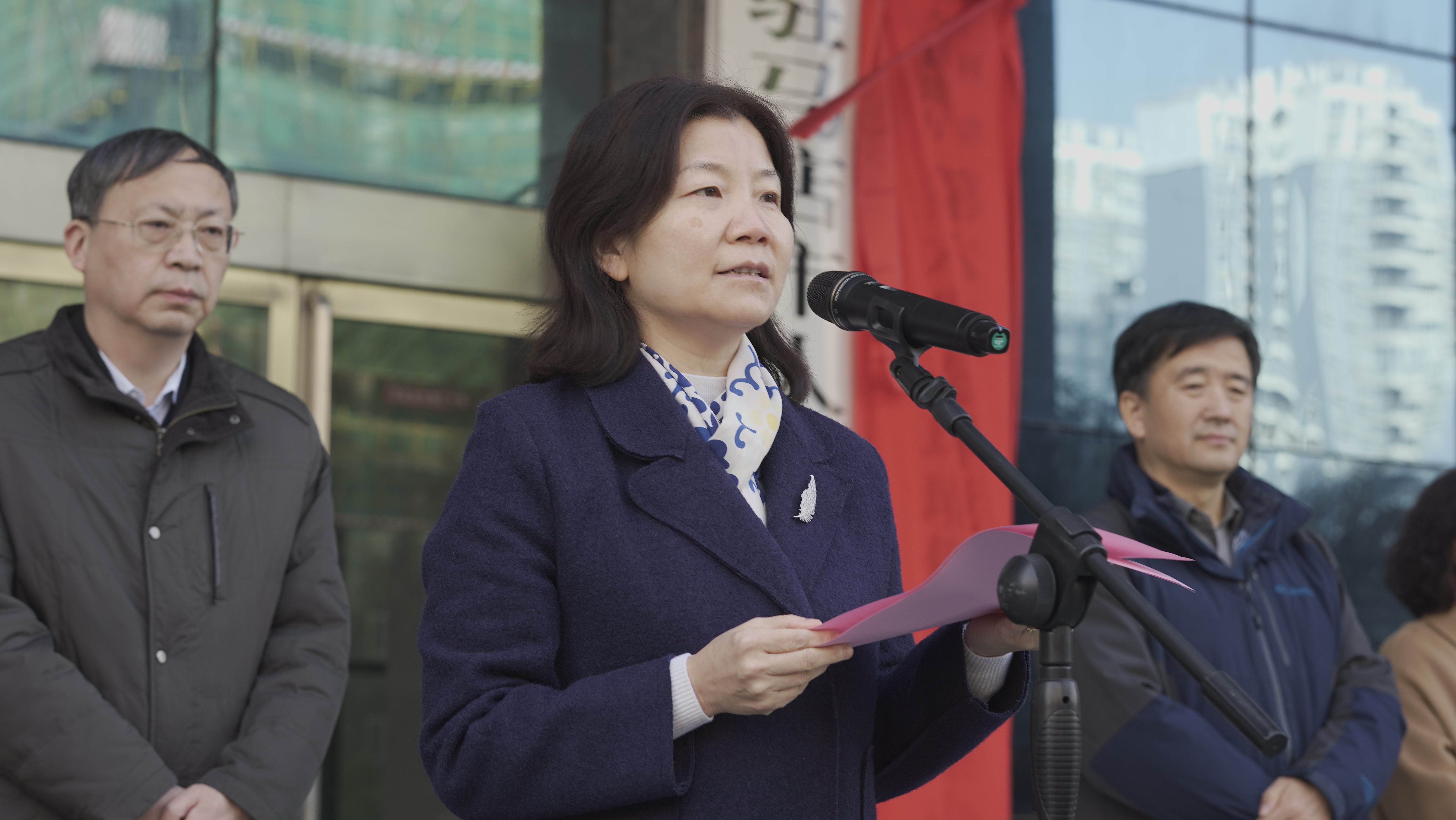 省生态环境厅副厅长王莹,省生态环境厅二级巡视员郜国玉,副市长何晞