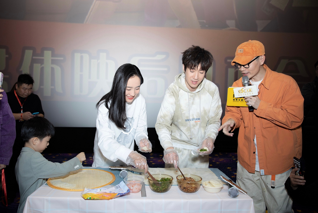 郑州遇见温暖的抱抱常远王智还原圆规法包饺子