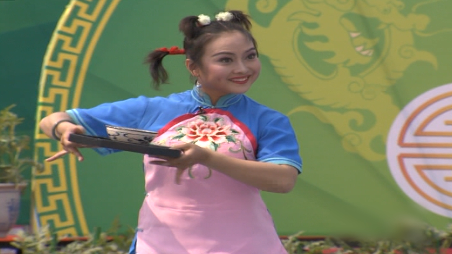 张春玲演唱豫剧抬花轿新娘出嫁不易看这轿夫晃的