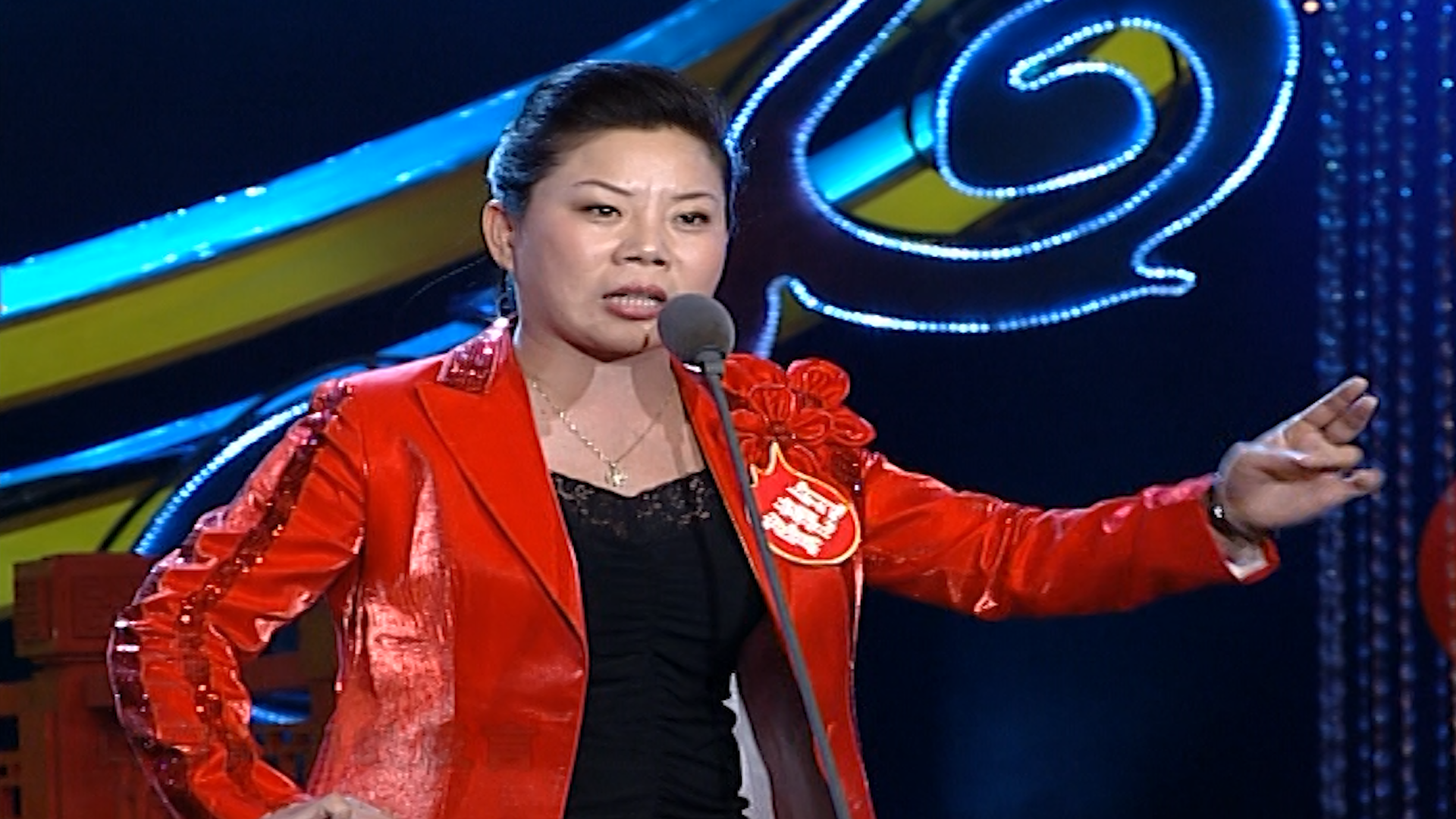 小小年纪自弹自唱13岁姑娘芦瑶唱秦香莲深情演绎句句动情