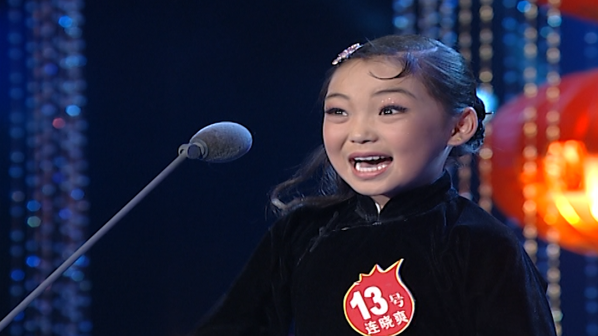 小小年纪自弹自唱13岁姑娘芦瑶唱秦香莲深情演绎句句动情