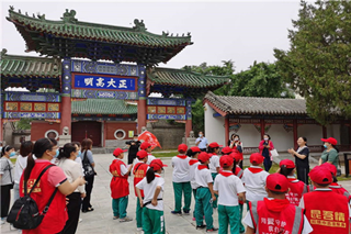 “昆吾风”志愿服务队送来夏日清凉