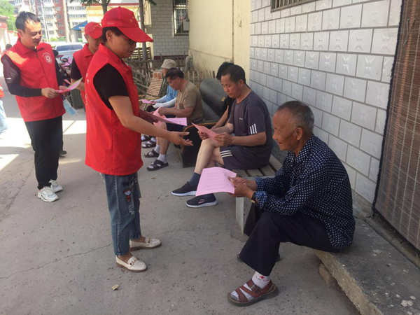 安阳交通运输执法局开展党员进社区宣传活动