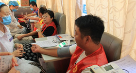 ɳ�������ֻ��棺۱�����������֯��չ�޳���Ѫ־Ը�