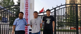 林州警方破获系列砸车玻璃盗窃车内财物案