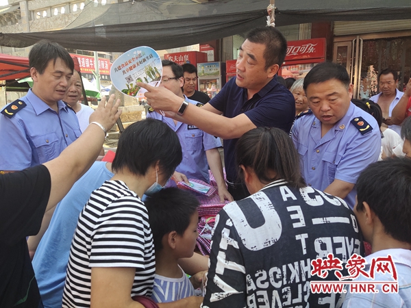 尉氏县水坡镇开展食品安全宣传活动