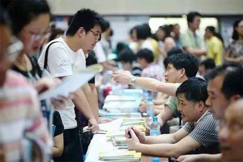 @河南考生：本科一、二批志愿今日填报 教育部权威解答八大热点问题