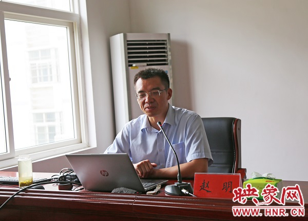 信阳市委党校中华文化教研室副主任,讲师赵明