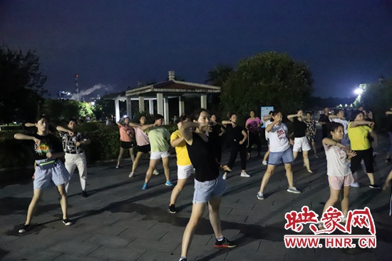 平顶山市石龙区：广场文化 “火”起来