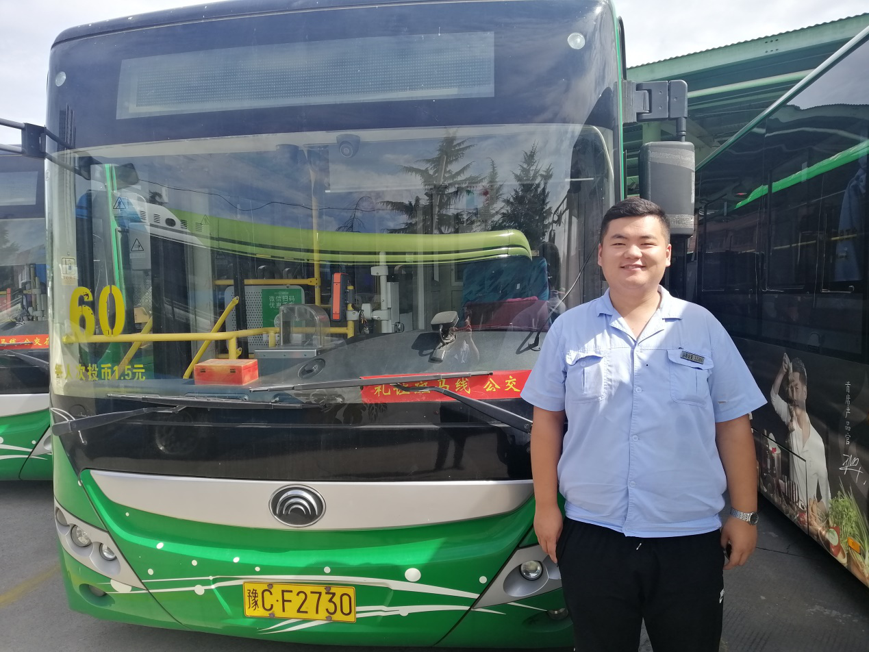 男孩独自坐车 洛阳公交车长帮其找到家人