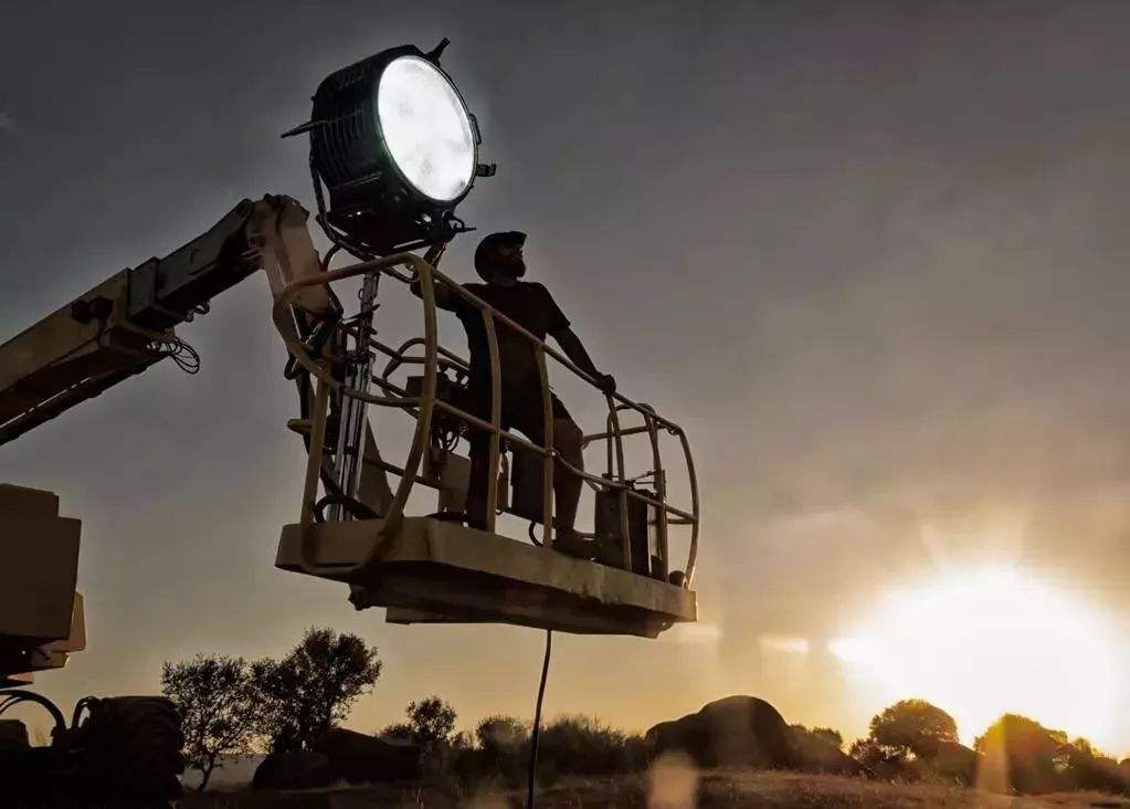 经典的电影都是鄢陵一群农民出身的灯光师一手打造的杰作凡是热门电影