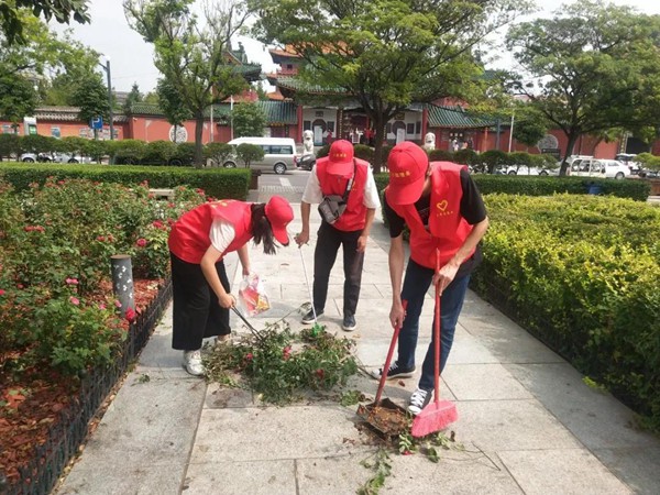 许昌团市委组织返乡大学生开展志愿服务 助力全国文明城市建设