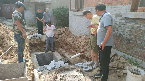 开封示范区城管局：改造背街小巷解决群众出行难题