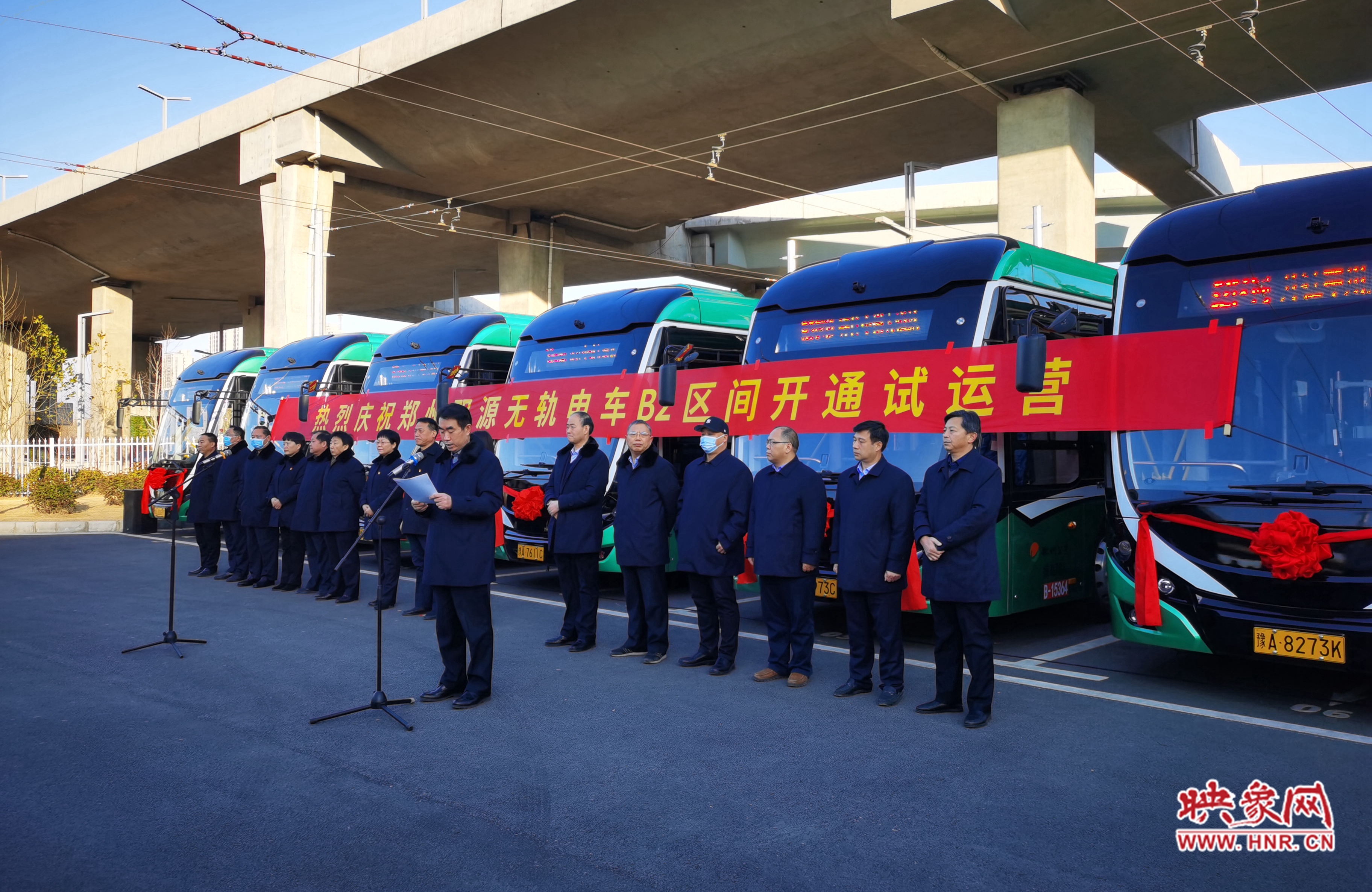 “大辫子”回来了 郑州B2区间开通50台双源无轨电车