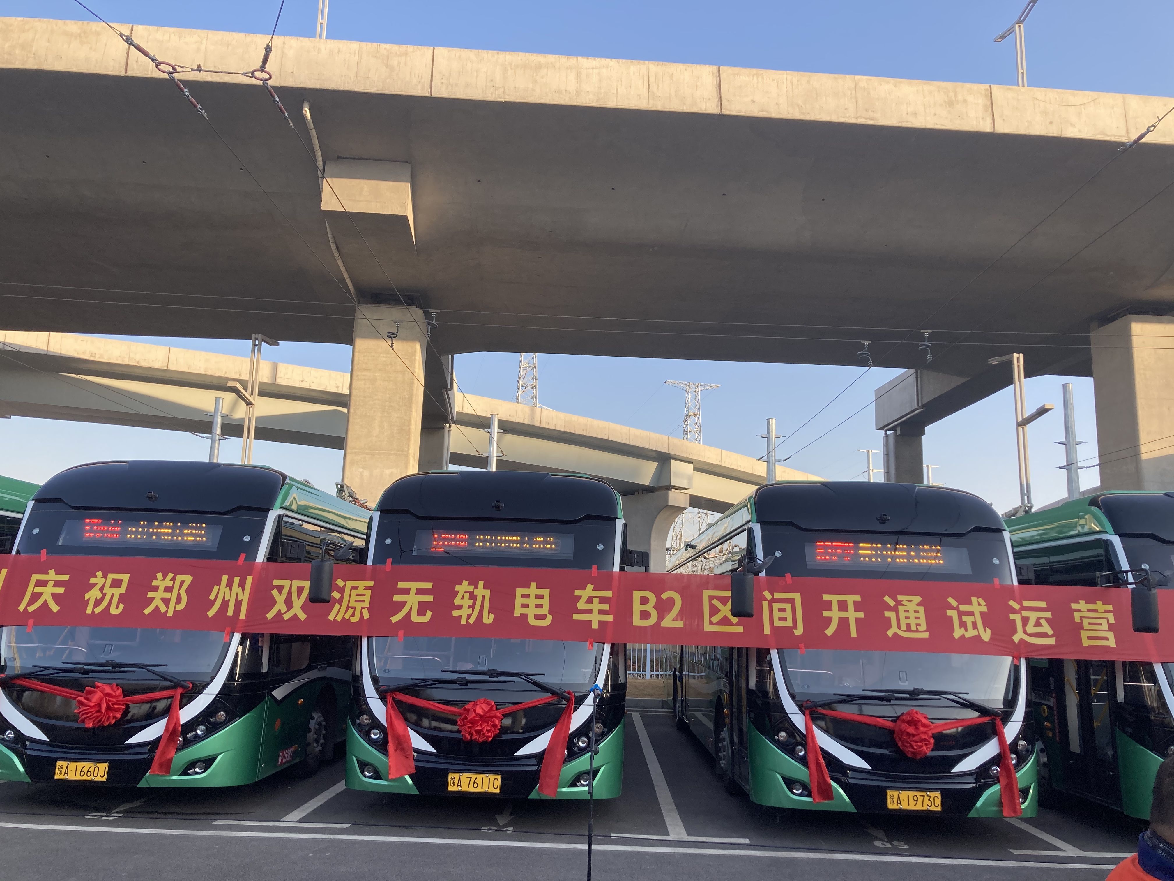 5g现场阔别郑州11年02无轨电车公交今天正式回归