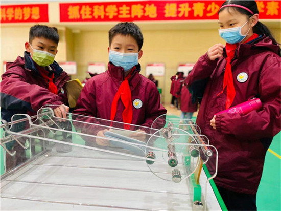 郑州大学实验小学组织学生参观“中国流动科技馆”