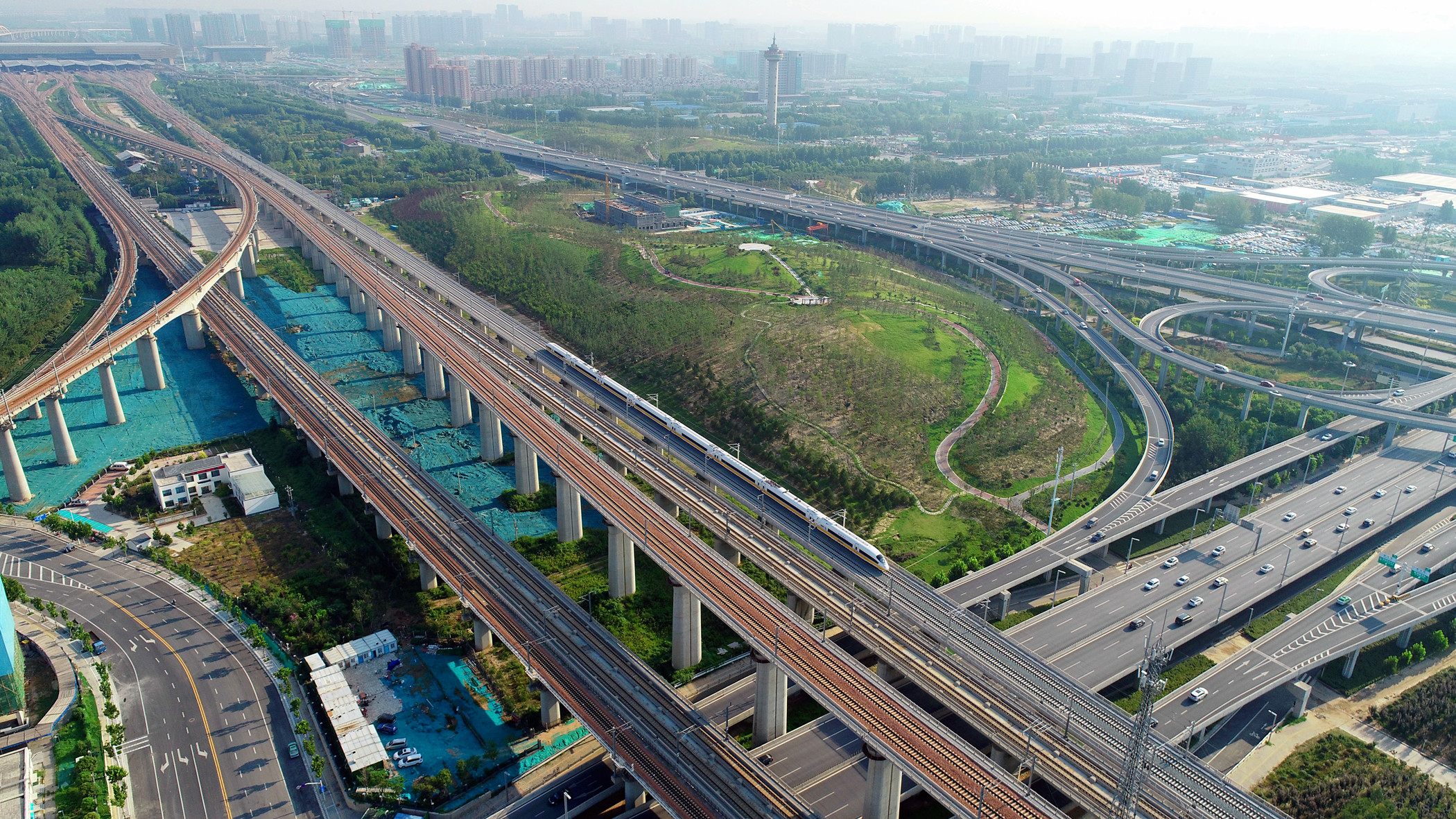 省政协委员胡会东加快铁路网规划建设填补我省南部东西向铁路建设空白