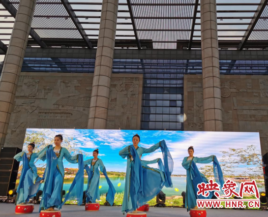 传统+创意 “黄河之礼”文创潮玩活动点燃郑州跨年夜