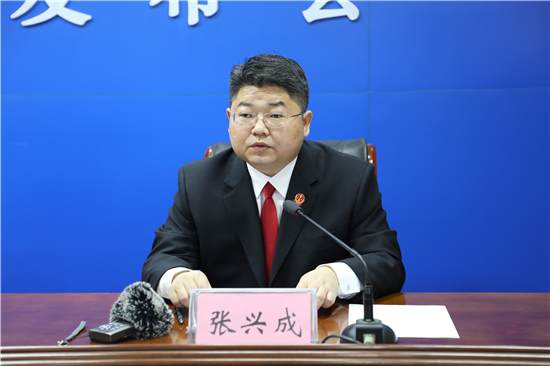 会上,郑州中院刑事审判第一庭副庭长张兴成发布了五起典型案例.