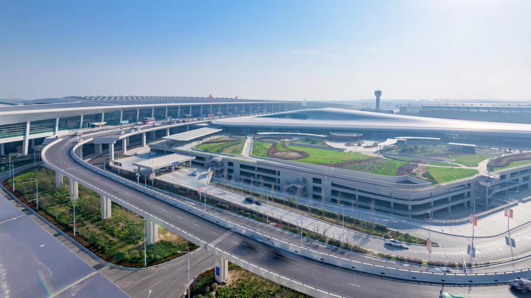 主动融入新发展格局,推动郑州航空枢纽实现高质量发展,进一步增强