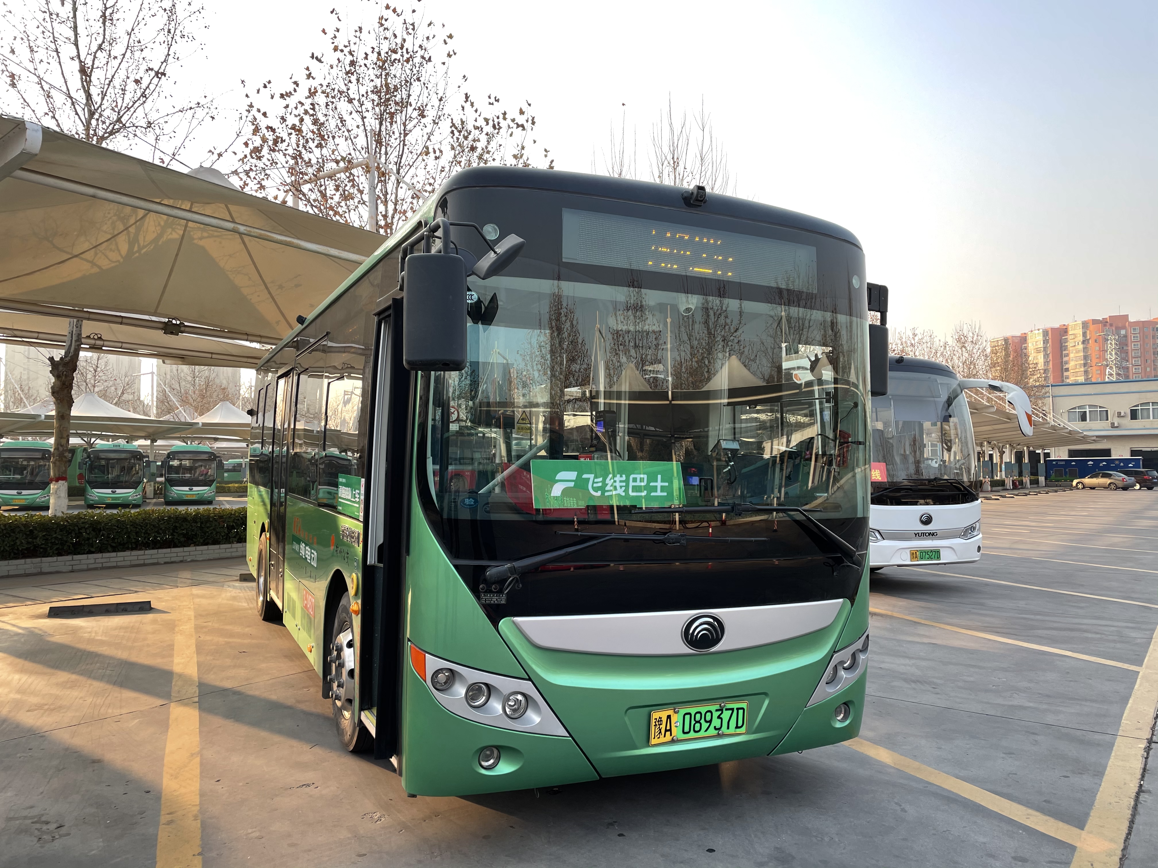 首页>大象号 >正文>1月5日下午4点左右,郑州公交三公司定制公交车长曲