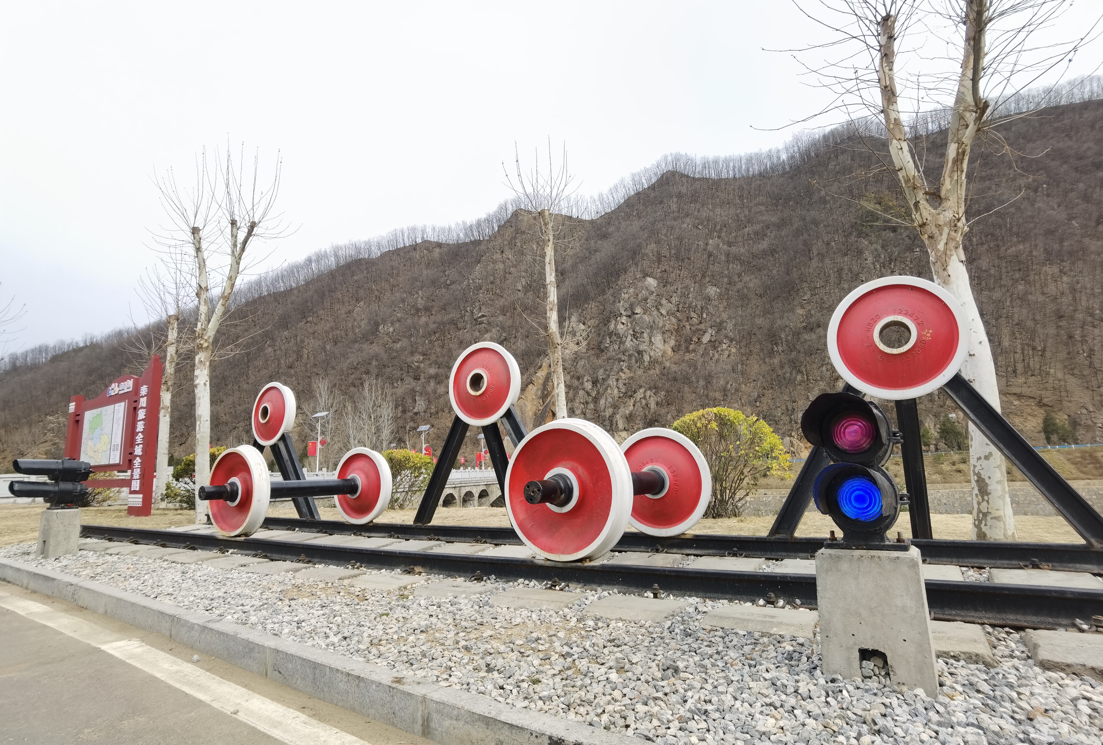 铁路小镇迎新春火车站里看发展